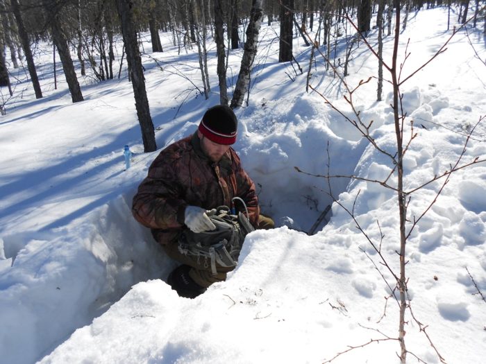 Полевой отбор геохимических проб из снежного покрова